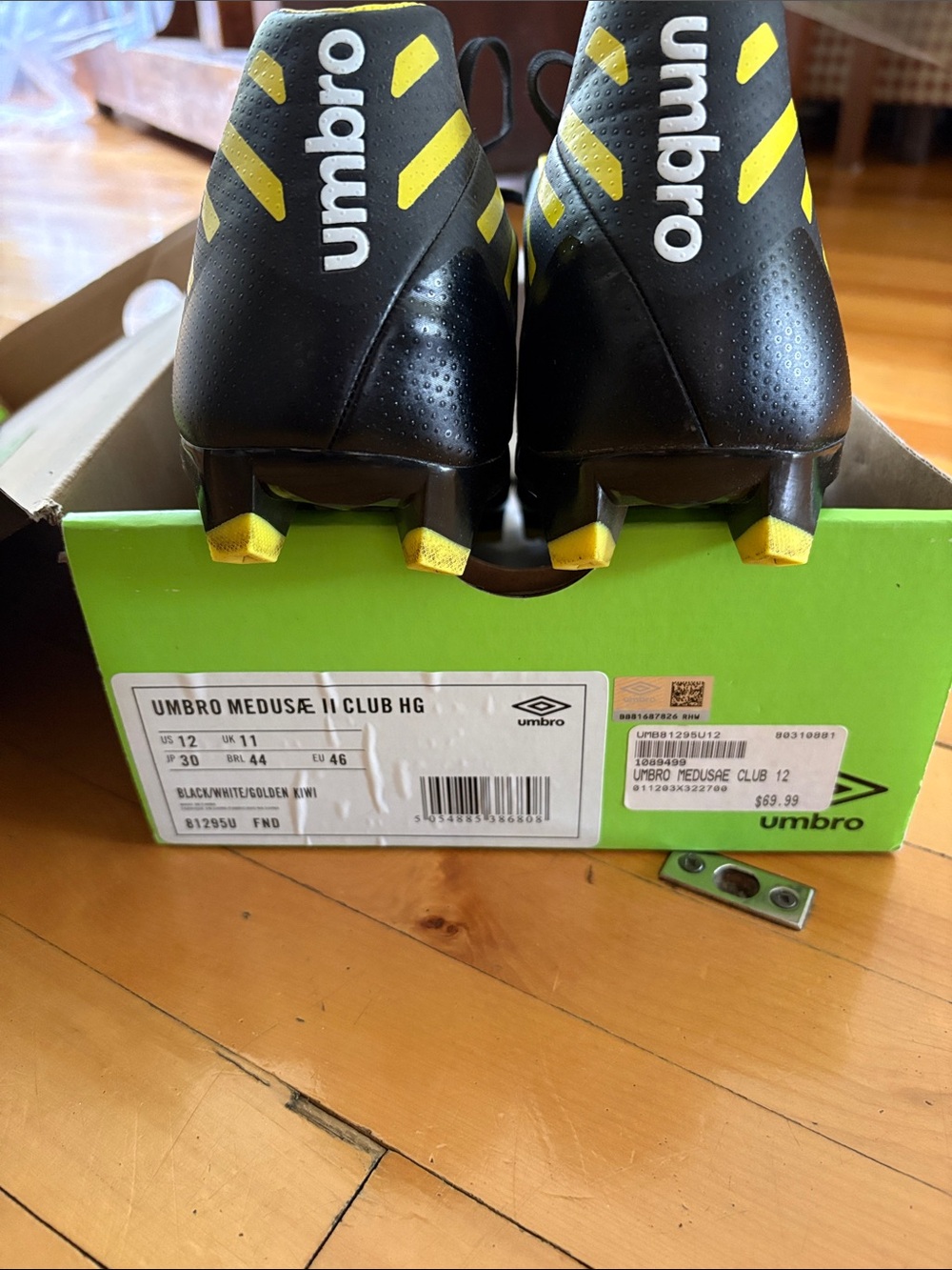 Umbro Black with Yellow Accent Men’s Soccer Cleats